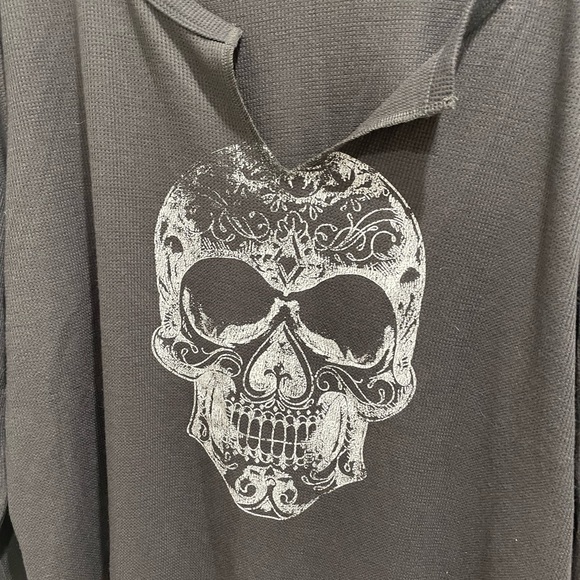 🌹Bundle Women’s size 2x Home Girl T-shirt. Cross & Bones. 🌹 - Picture 2 of 5